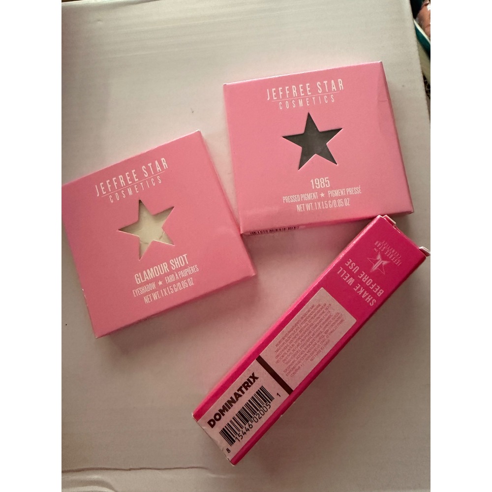 Jeffrey star lipstick and eye shadow